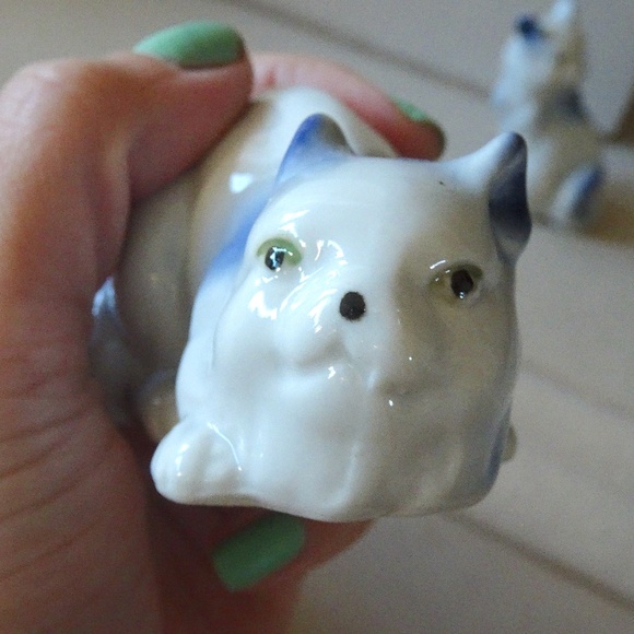Set of 2 Collectible Blue & White Porcelain Ceramic Cat Figurines - Picture 6 of 10